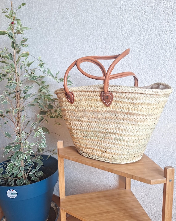 Panier cabas en paille tressée avec anses en cuir