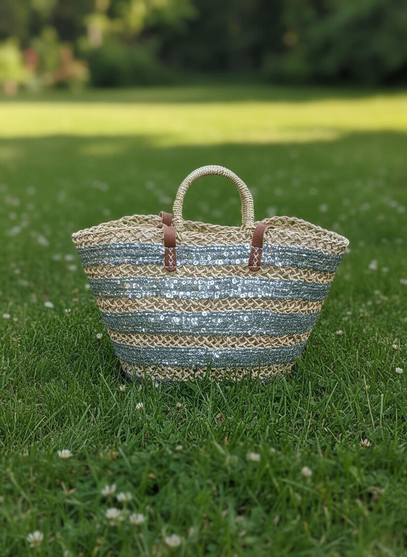 Sac cabas en paille brodée de sequins gris