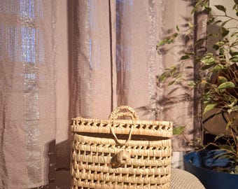 Petite malle de rangement en osier naturel
