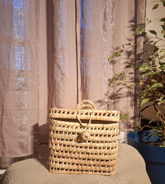 Petite malle de rangement en osier naturel