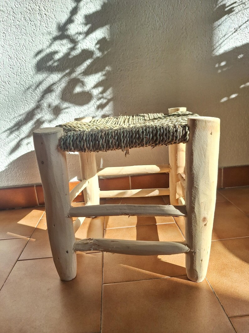 Tabouret Artisanal en Bois et Feuille de Palmier - Fait Main au Maroc - Siège d'Appoint Bohème & Rustique