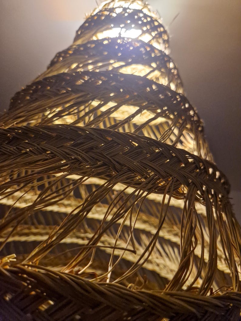 Suspension conique ajourée en feuille de palmier – Luminaire bohème tressé à la main – Abat-jour en osier naturel