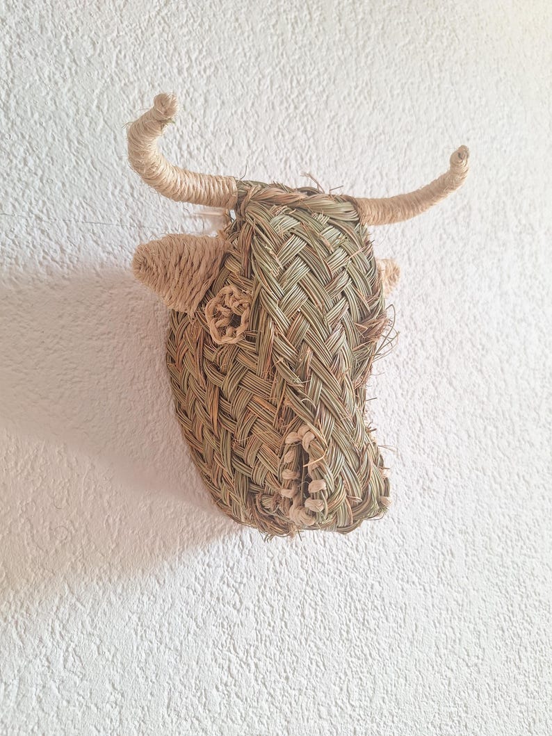 Trophée Mural Tête de Taureau en Paille Tressée