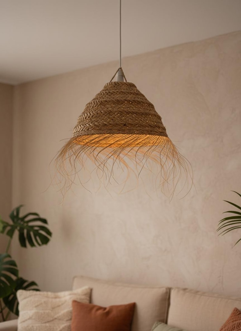 Suspension boule en paille tressée