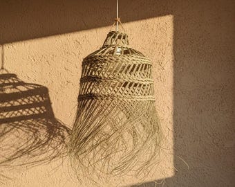 Suspension en Feuille de Palmier et Paille Tressée Main