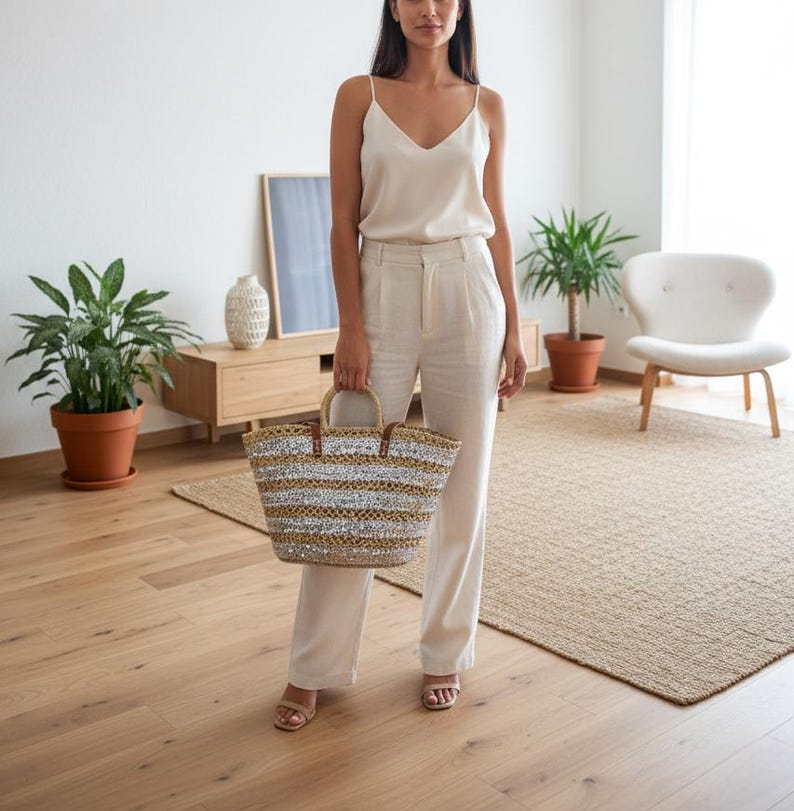 Sac cabas en paille brodée de sequins gris