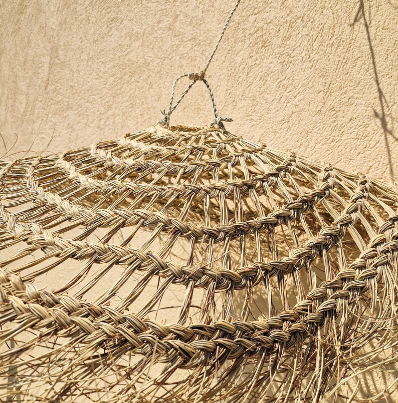 Suspension Parasol Ajourée en Fibre Naturelle