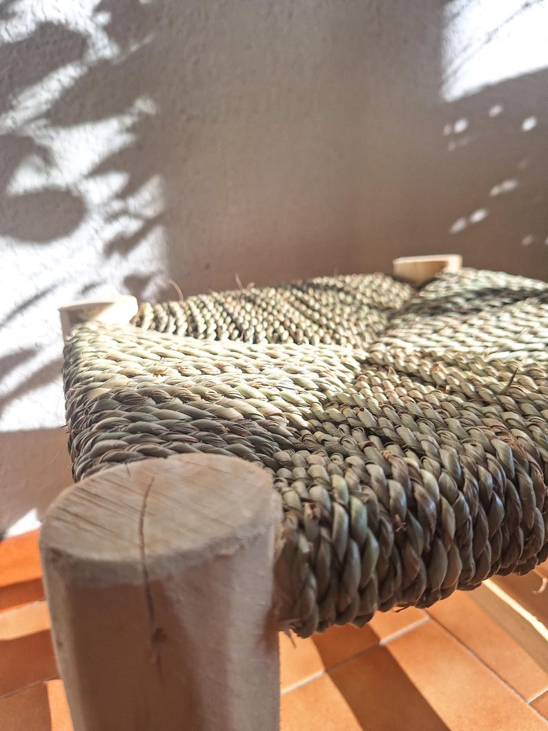 Tabouret Artisanal en Bois et Feuille de Palmier - Fait Main au Maroc - Siège d'Appoint Bohème & Rustique