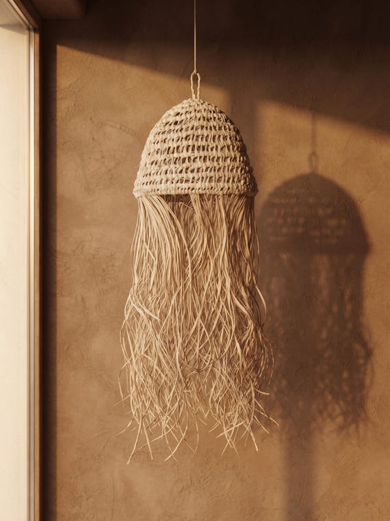 Suspension en feuille de palmier tressée