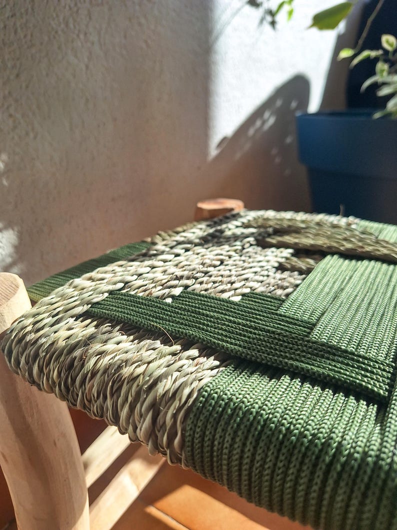 Tabouret marocain artisanal en bois et corde