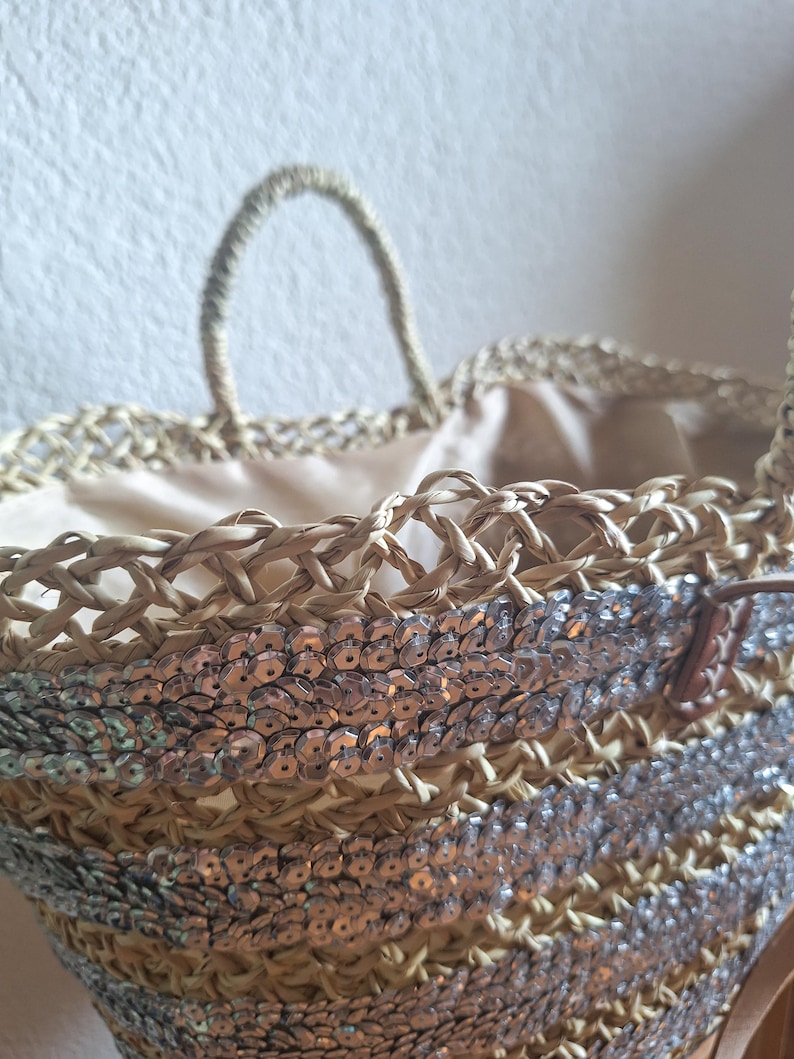 Sac cabas en paille brodée de sequins gris