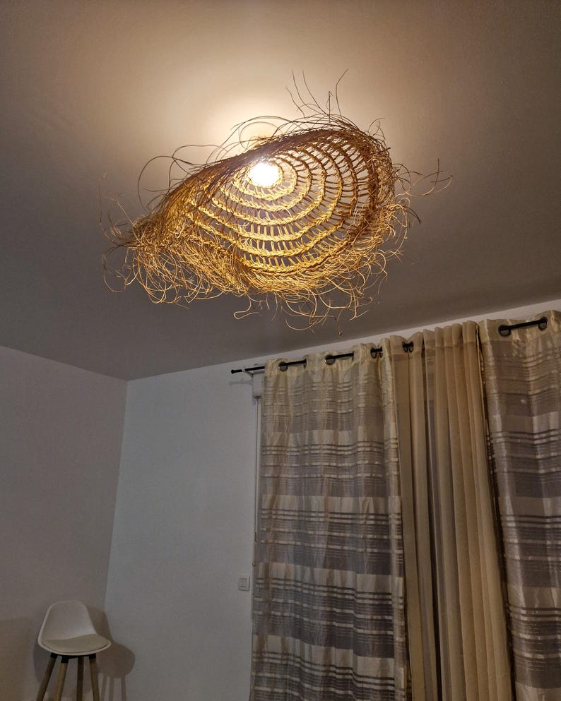 Suspension Parasol Ajourée en Fibre Naturelle