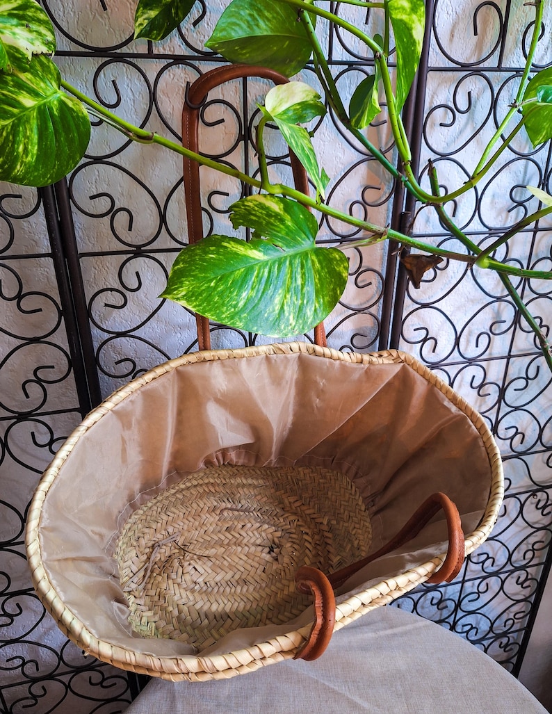 Sac cabas en paille brodé doré et blanc