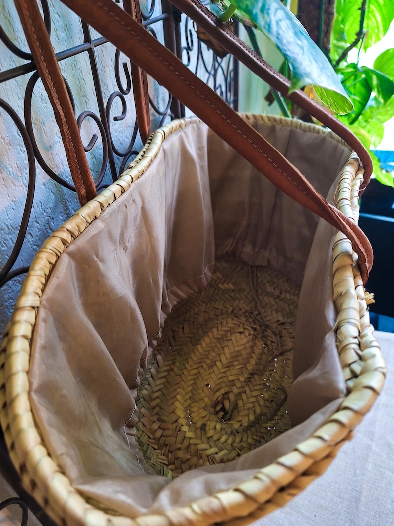 Sac cabas en paille brodé doré et blanc