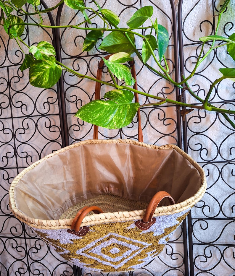 Sac cabas en paille brodé doré et blanc