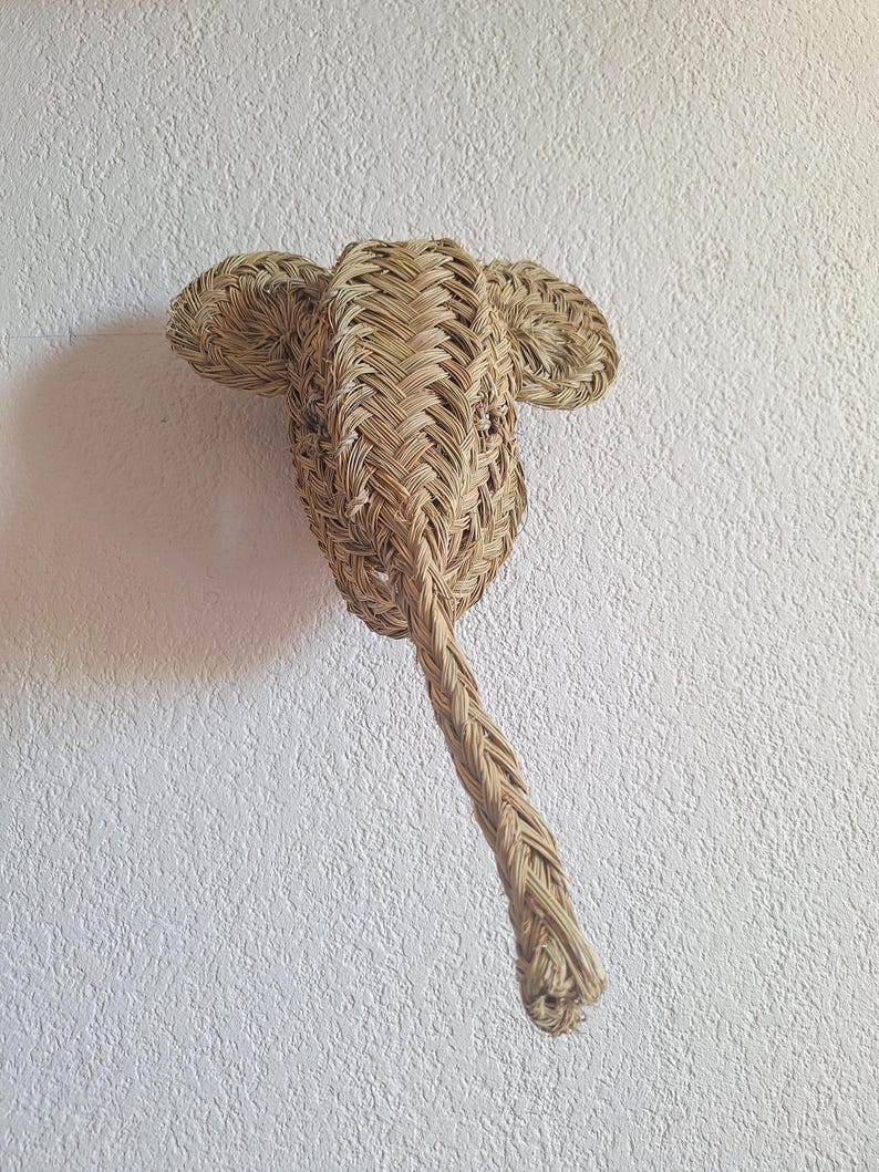 Trophée mural tête d'éléphant en paille tressée