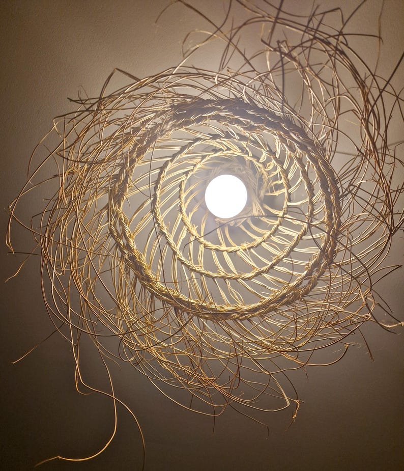 Suspension conique ajourée en feuilles de palmier