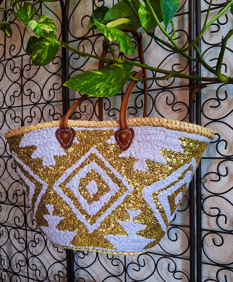 Sac cabas en paille brodé doré et blanc