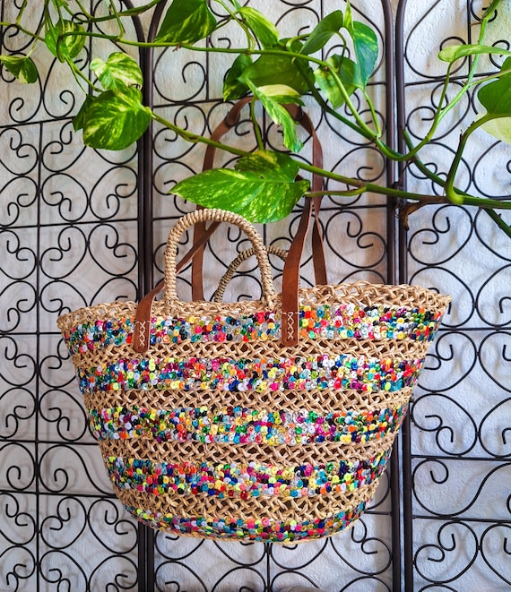 Sac cabas en paille brodé de sequins