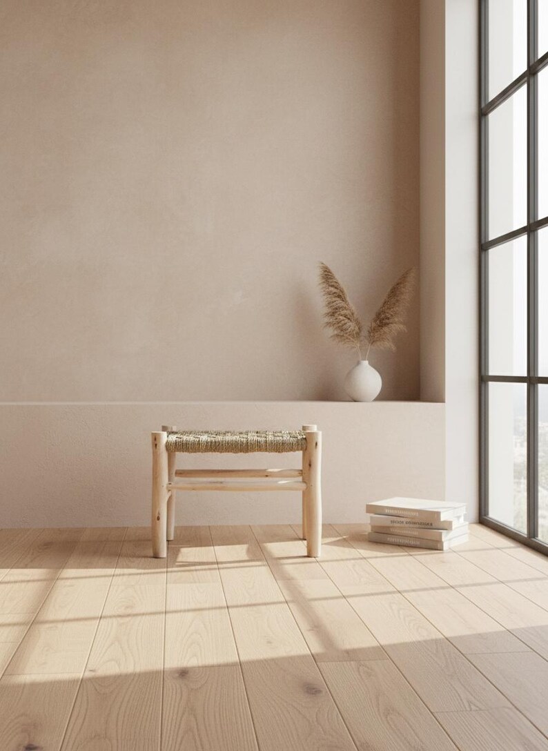 Banc Rustique Marocain en Bois Brut et Assise Tressée en Palmier