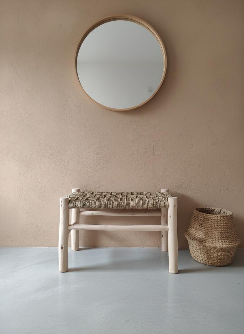 Banc Rustique Marocain en Bois Brut et Assise Tressée en Palmier
