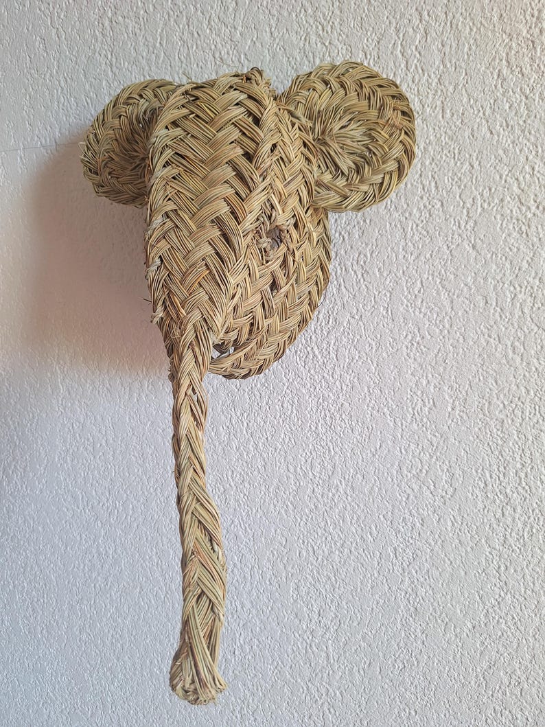 Trophée mural tête d'éléphant en paille tressée