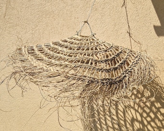 Suspension Parasol Ajourée en Fibre Naturelle