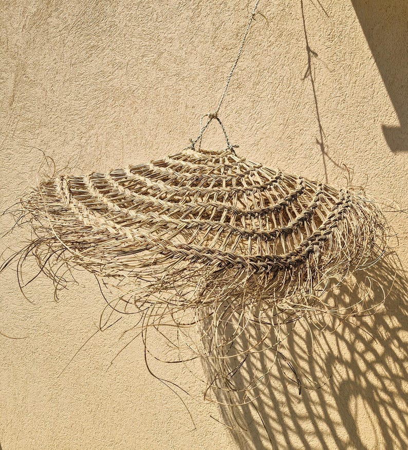 Suspension Parasol Ajourée en Fibre Naturelle