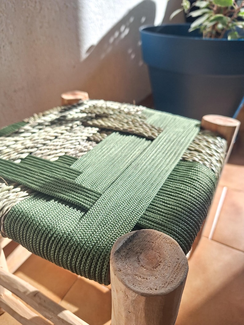 Tabouret marocain artisanal en bois et corde