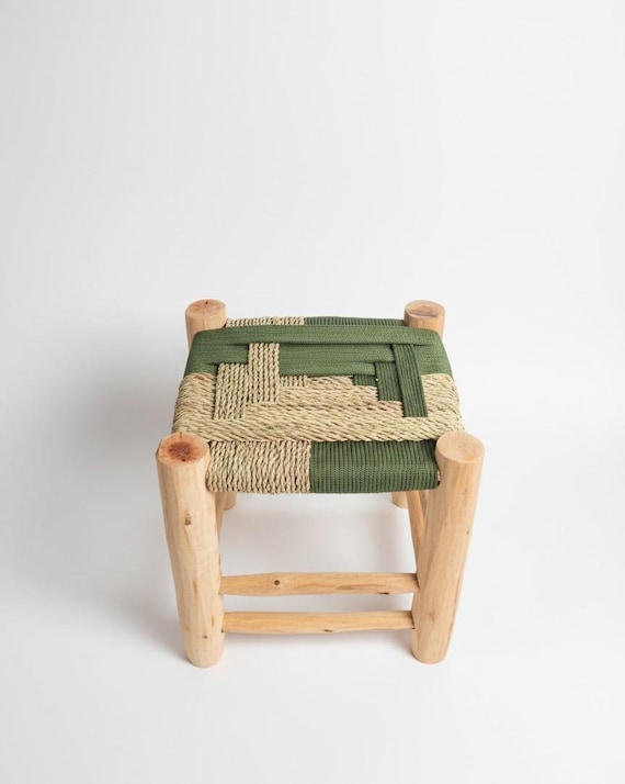 Tabouret marocain artisanal en bois et corde vert