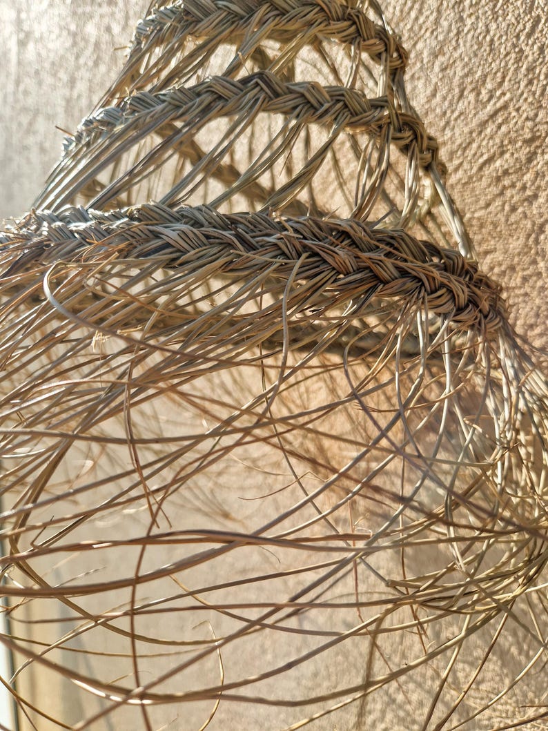Suspension conique ajourée en feuilles de palmier
