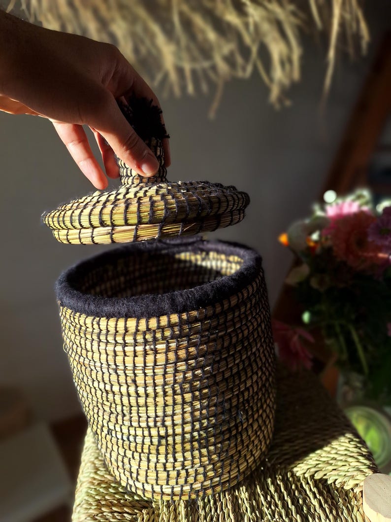 Panier artisanal berbère marocain avec couvercle
