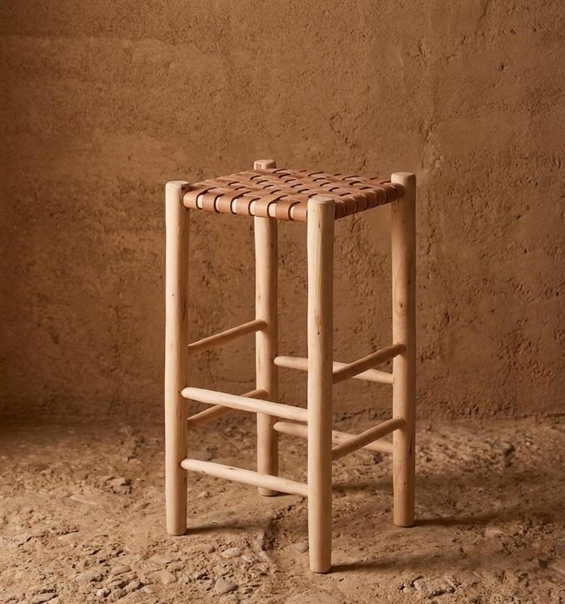 Tabouret de Bar Marocain en Bois Massif et Cuir Tressé