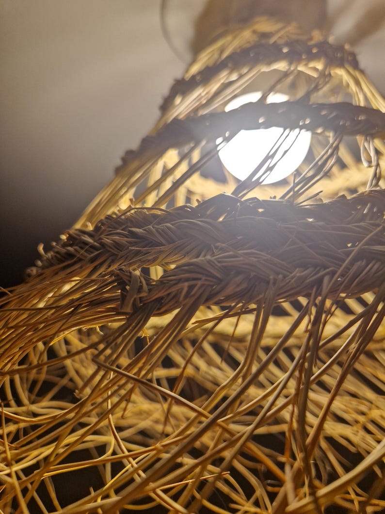 Suspension conique ajourée en feuilles de palmier