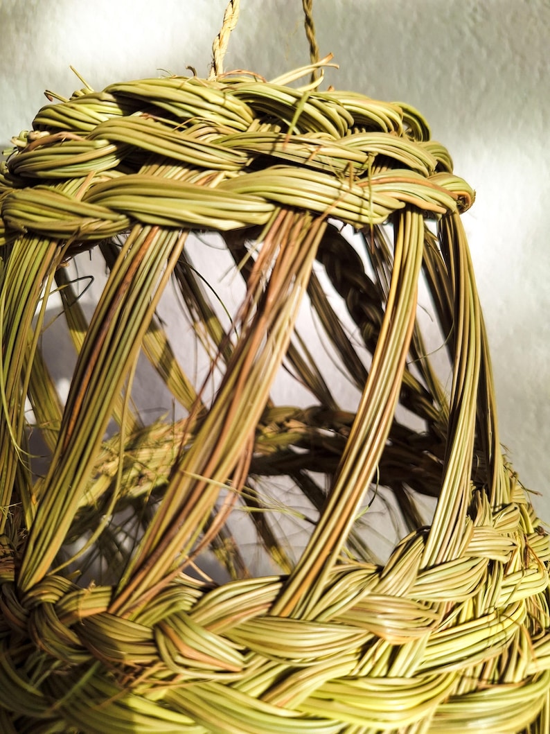 Suspension conique ajourée en paille – Abat-jour naturel tressé en feuille de palmier