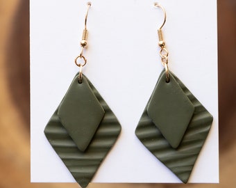 Handmade Polymer Clay Earrings \\ Dangle Earrings \\ Green  \\ Lightweight