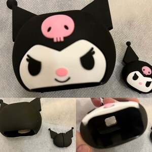 Op de afbeelding: Zwarte en witte siliconen telefoonhoes met een cartoon-personage ontwerp. Het personage heeft een roze schedel op zijn hoofd en een roze neus. De hoes is open om de binnenkant te laten zien.