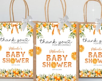 Bearbeitbare Babypartyvorlage, Partybevorzugung mit kleiner Süße ist unterwegs, Etikett für kleine Babyparty-Accessoires, orange Babypartybevorzugung