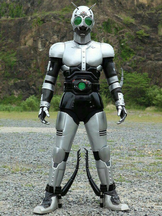 仮面ライダーシリーズのコスプレに着用可能なシャドームーンフル