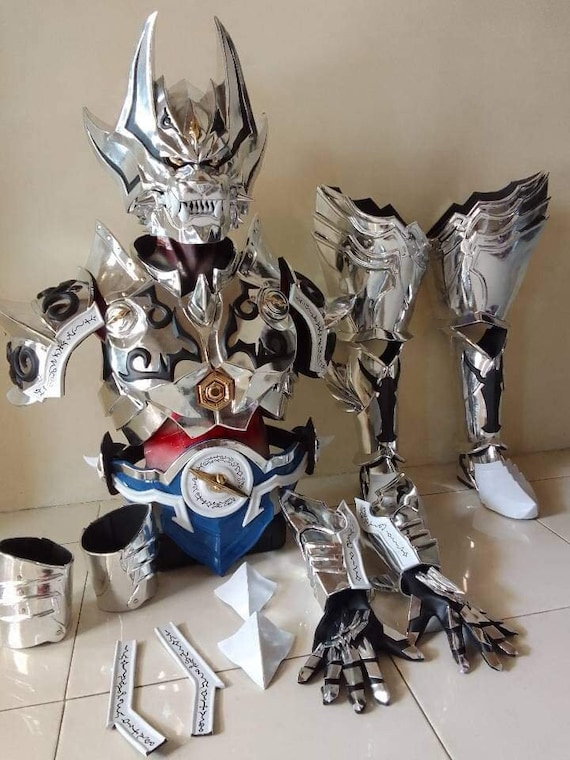 牙狼の黄金騎士ゼロがコスプレ用に着用できるコスチュームを