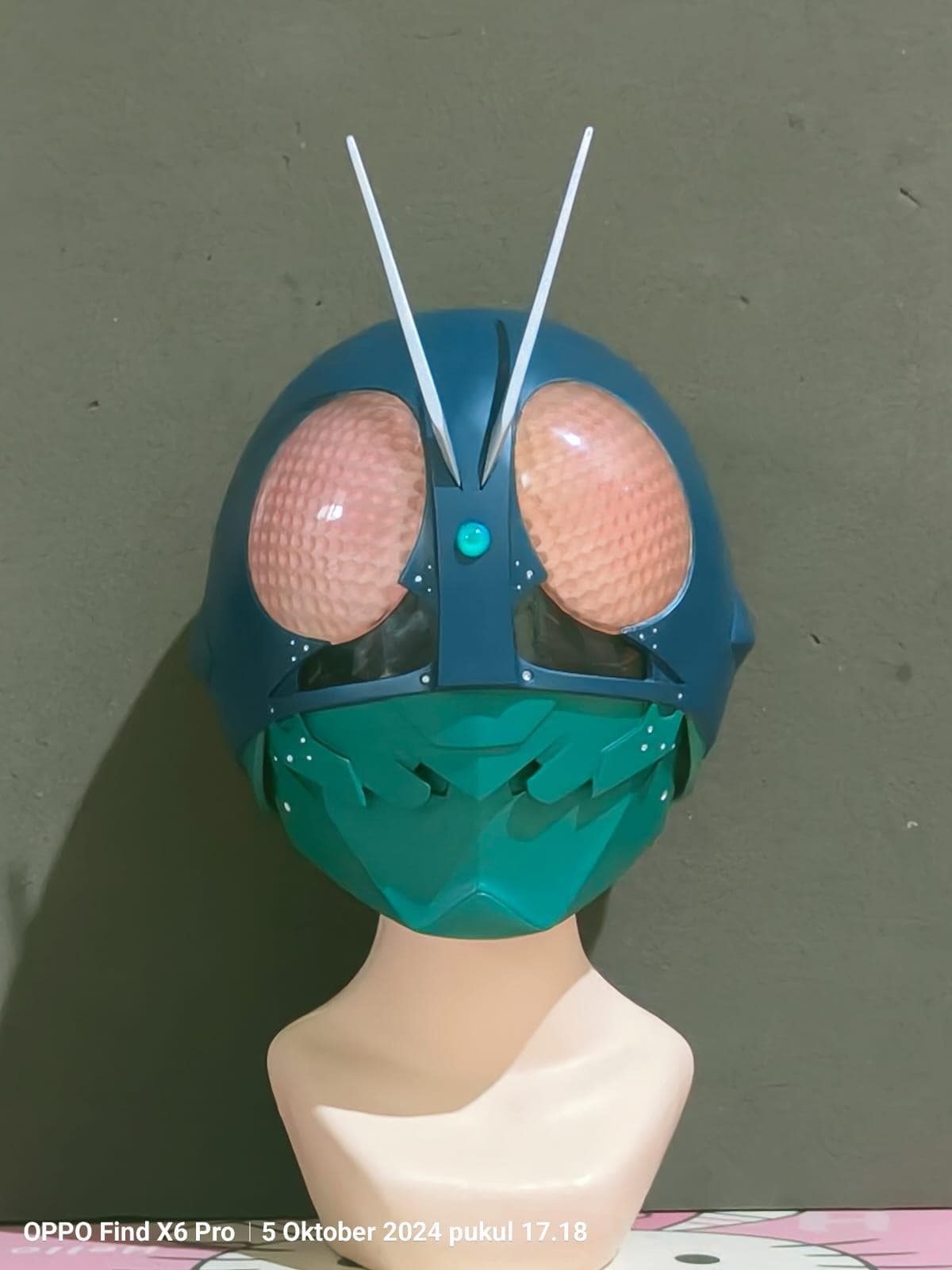 美品 未使用 【仮面ライダーギーツ】コスプレ用ヘルメット 塗装済み完成品 匿名即日発送】仮面ライダーギーツ コスプレ用マスク 塗装済み