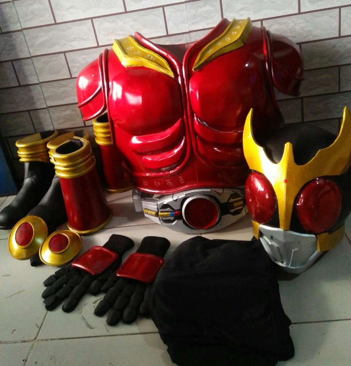 仮面ライダークウガコスプレ ヘルメットと手袋セット 仮面ライダークウガ 1/1 等身大コスプレ アトラク フルセット