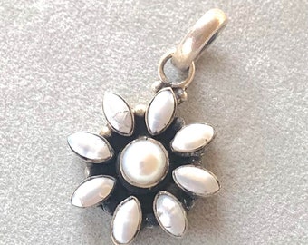 Ciondolo di perla d'acqua dolce in argento sterling fatto a mano, perla organica, perla barocca,