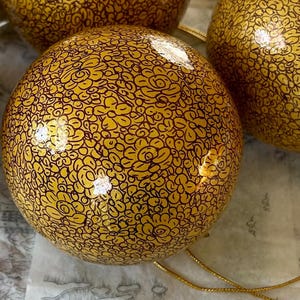 Handmade 4 Inch papier-mâché Christmas ornament paper mache Balls Baubles
