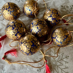 Handmade 1 inch Ball Christmas Ornaments Decor Bauble Handmade and hand painted papier-mâché ornaments paper mache