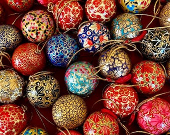 Handmade Papier-Mâché Christmas Ornaments: Floral Baubles, Gold Finish (1 inch)