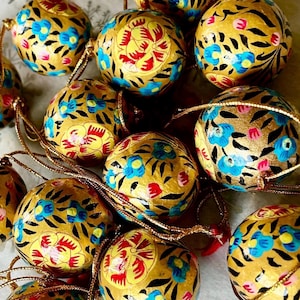 Handmade 1 inch Ball Christmas Ornaments Decor Bauble Handmade and hand painted papier-mâché ornaments paper mache