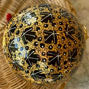 Handmade 4 Inch papier-mâché Christmas ornament paper mache Balls Baubles