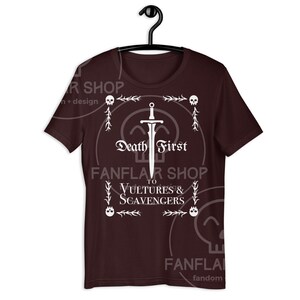 The Locked Tomb // Gideon the Ninth -- Death First to Vultures & Scavengers -- Unisex T-Shirt Bild 5