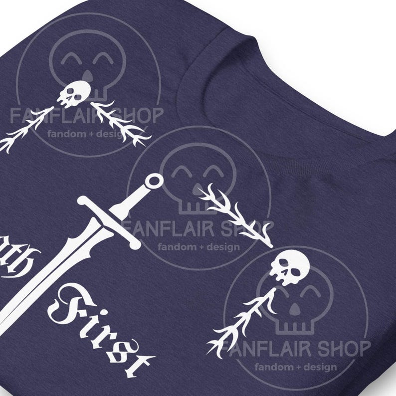 The Locked Tomb // Gideon the Ninth -- Death First to Vultures & Scavengers -- Unisex T-Shirt Bild 4